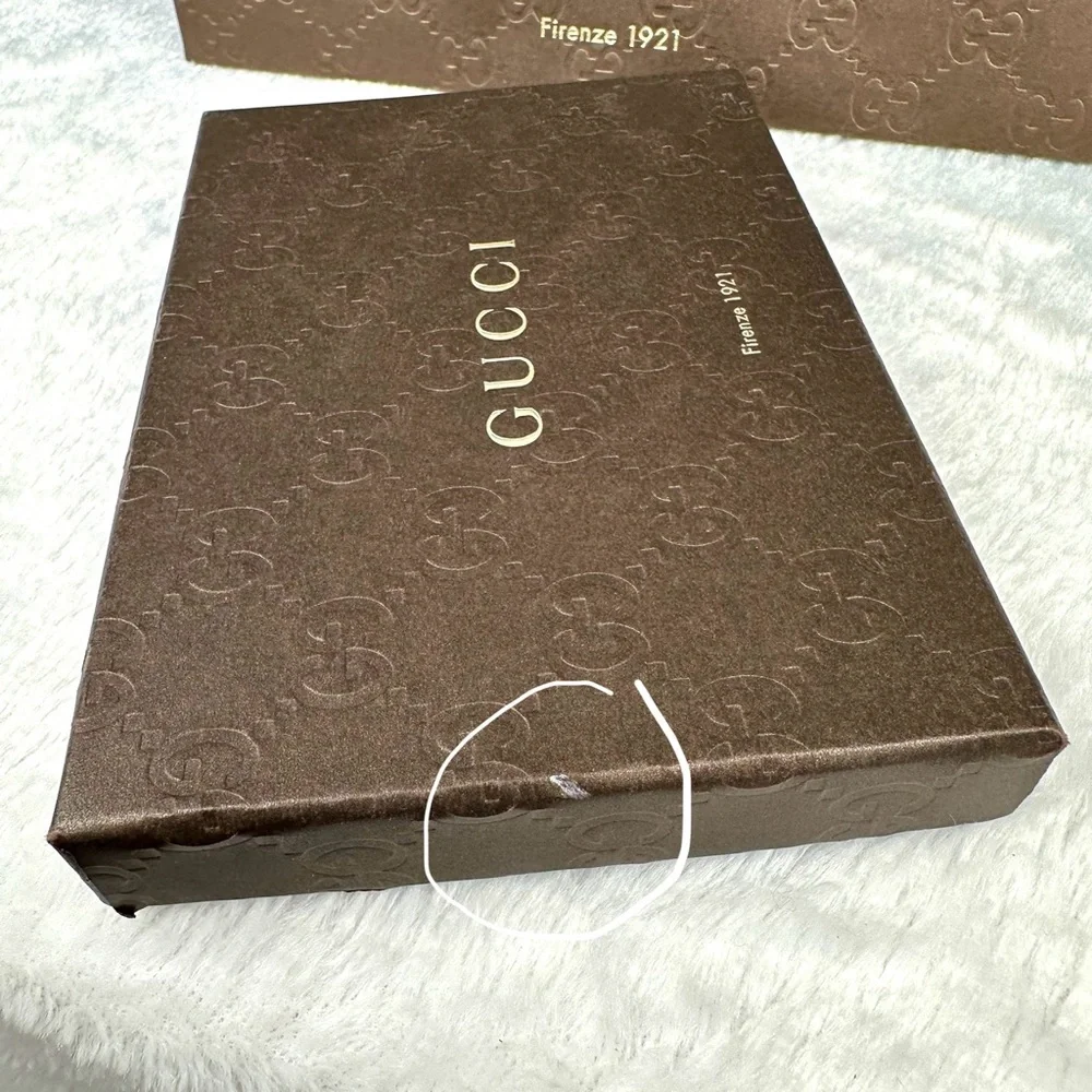 SOLD Gucci Gift Card Box, Shopping Bag and Card Set - Picture 4 of 6